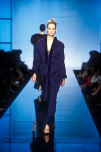 672513881_Valentino2000HauteCouture73.thumb.jpg.d16dacf89c938aaaf9ebf337a16a7b9a.jpg