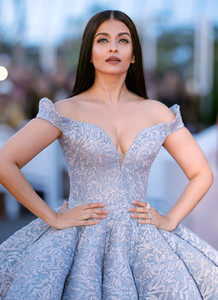 Aishwarya+Rai+Okja+Red+Carpet+Arrivals+70th+0eJwyZvICqHx.jpg