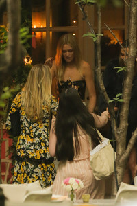 72560604_mcfan-celeblounge-net08-06-2018-14-39mega236148_009.jpg