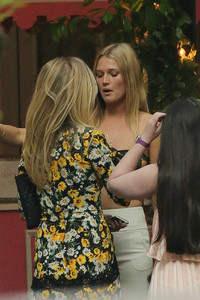 72560615_mcfan-celeblounge-net08-06-2018-14-39mega236148_016.jpg