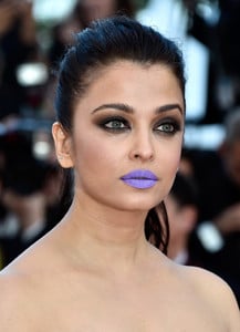 Aishwarya+Rai+Land+Moon+Mal+De+Pierres+Red+TMtHVMg2k8Zx.jpg