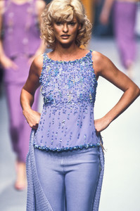 787723570_Chloe1995WomenRTW119.thumb.jpg.97899ca18890cb9df0df825dfc6d5410.jpg