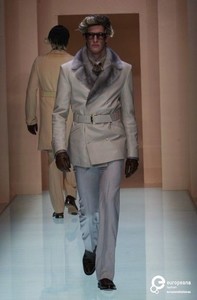 865788702_VersaceFW2001MFW11.thumb.jpg.c5ef0fafbb5f758732a9c789963c8510.jpg
