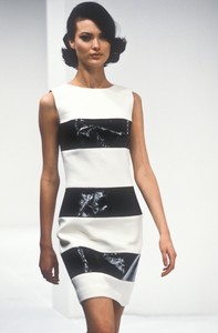 960783234_DolceGabbana1995WomenRTW42.thumb.jpg.9b7c9064d98ead6fd9a4c2ca511cce9e.jpg