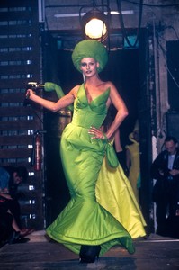 96172063_JeanPaulGaultier1995WomenRTW92.thumb.jpg.1cbfbc76171ef96107d29d96d8a33abb.jpg