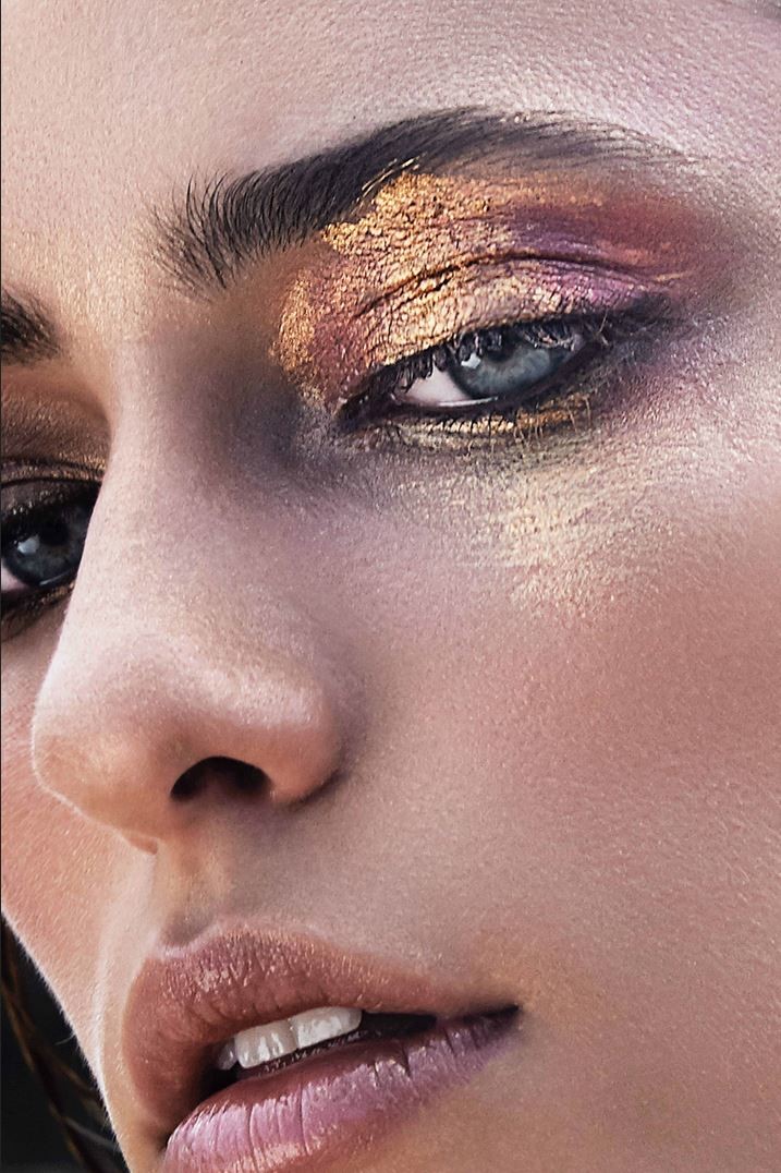 Eva Roche - Vogue BR3.JPG
