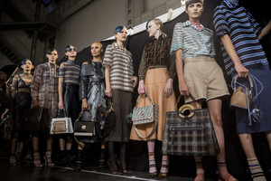 973249620_fendi-bks-b-rs18-8761(1).thumb.jpg.d102c495624218c1412abea071d45e40.jpg