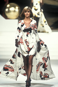 973635073_Chanel1994HauteCouture167.thumb.jpg.b887ce55813bd034b4b1bf745ef09993.jpg