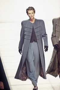 983920736_GiorgioArmani1993WomenRTW122.thumb.jpg.7a47e43b19d0ab201b6aa0b3ea252d0b.jpg