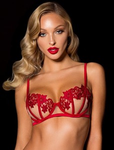 Amelie_red_bra_1_e60cd1a2-9e03-47bf-97db-274ad6c34aeb.thumb.jpg.6f4110516e22a7e34c1092a793617e56.jpg