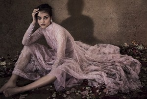 Beautiful-Shanina-Shaik-Vogue-Brides-Australia-2018-Jake-Terrey-5.thumb.jpg.76adb35a9a5844c6428f41b88fb129fc.jpg