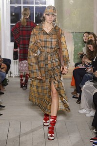 Burberry-RF17-3636.thumb.jpg.e35c9062254d021d8c9b100871753032.jpg