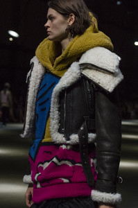 Burberry-clp-RS18-1391.thumb.jpg.cf158f64ac50e4c26779a7094523021a.jpg