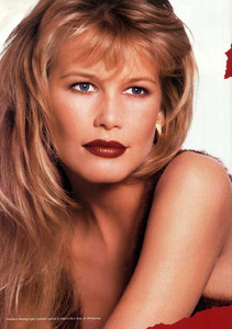 Claudia-Schiffer-Revlon-1994-02.thumb.jpg.7f552fcae04b769f25d5f09407105300.jpg