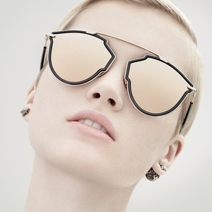 Dior-DiorSoReal-Glasses-Campaign03.thumb.jpg.82f2128aedb2fe6e1384f6853d50eaf1.jpg