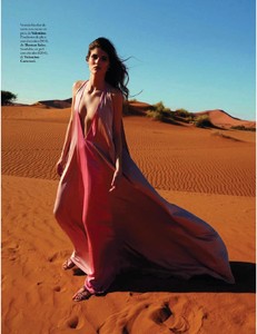 Elle_Espa_241_a_-_julio_2018-page-002.jpg