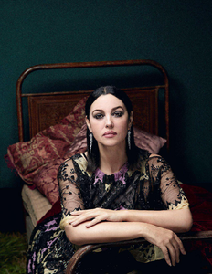 Elle_Italia__Dicembre_2017-4151.thumb.png.10bde8a8cc74228997f6a09bc653e969.png