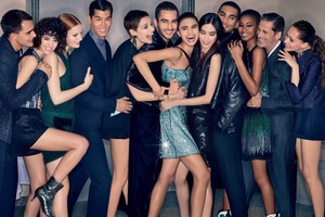 Emporio-Armani-Fall-Winter-2018-Campaign01.thumb.jpg.5e2bb1eaf135a071007df00961903ff6.jpg