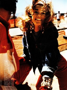 Glamour_France_Sept_1990_7.thumb.jpg.9e779e8db573f33d0884ff9bf5201311.jpg