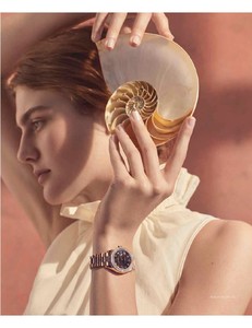 Harper_39_s_Bazaar_Chile_-_junio_2018-page-007.jpg