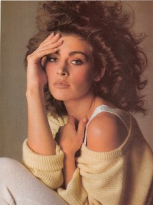 Joanna_Piel_Vogue_US_February_1983_01.thumb.jpg.6facf35d9ba1b8e098004c8556c82140.jpg