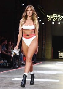 Kara-Del-Toro_-Frankies-Bikinis-Runway-Show--02.thumb.jpg.8921f4fe372e1c7144fff3a70ad990b2.jpg