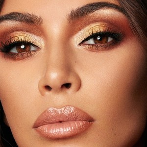 Kim-Kardashian-KKW-Beauty-Mario-Campaign03.jpg