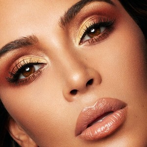 Kim-Kardashian-KKW-Beauty-Mario-Campaign04.jpg