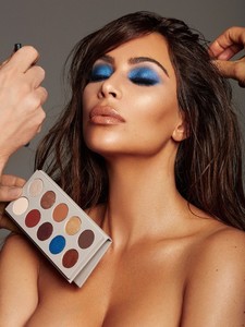 Kim-Kardashian-KKW-Beauty-Mario-Campaign10.jpg