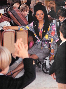 Piel_Vogue_US_January_1982_06.thumb.jpg.526b1c6b5b074a75a4f08fe1591cac94.jpg