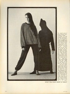 Piel_Vogue_US_March_1981_03.thumb.jpg.8bbb7ee99d483ff1351ccf4c5b57a9e7.jpg