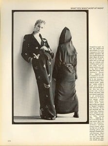 Piel_Vogue_US_March_1981_05.thumb.jpg.a1e948e593fe2b2585fee02a6142d757.jpg