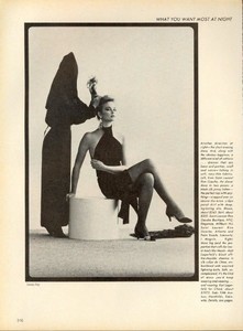 Piel_Vogue_US_March_1981_07.thumb.jpg.0abaaf2cdd6a727b5ec5b94066c6df1b.jpg