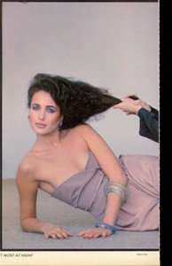 Piel_Vogue_US_March_1981_09.thumb.jpg.a0b4837f9b18c0fee77a1570d86490a4.jpg