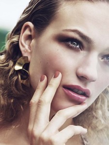 SA-VOGUE-RUSSIA-13.thumb.jpg.415f62f081ceb1a3e60908afceaa2a33.jpg