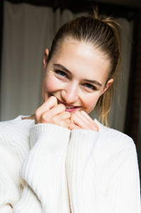 Sanne_Vloet_Beauty-10-835x1253.thumb.jpg.c9311e77a15a238d41f0be8e9acb80bb.jpg