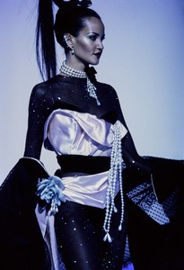 THIERRY-MUGLER-FALL-1995-RTW-97-INES-RIVERO.thumb.jpg.850d2a5d1034b4b3f82356e31cc24669.jpg