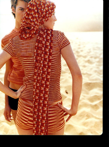 Testino_Missoni_Spring_Summer_1996_05.thumb.png.d4f3d1336de5a797ca3d41ebd02dc94c.png