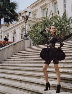 Vogue-China-Birgit-Kos-Yelena-Yemchuk-3.thumb.jpg.34e20e6ac397f806794c4b1b6584cb7d.jpg