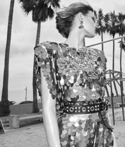 Vogue_Paris_Octobre_2017_Page_268_Image_0001.thumb.jpg.82ef482f71d168e27354dfa6af3b7495.jpg