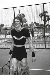 Vogue_Paris_Octobre_2017_Page_276_Image_0001.thumb.jpg.6796fa074900df31a76de11cb8465389.jpg