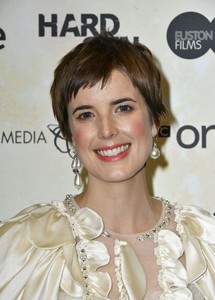 agyness-deyn-hard-sun-tv-series-premiere-in-london-4.jpg