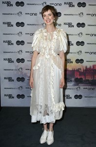 agyness-deyn-hard-sun-tv-series-premiere-in-london-6.jpg