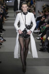 alexander-wang-rf18-0256.thumb.jpg.7b40d25dc82e20b1e2915df08ab5ce8c.jpg