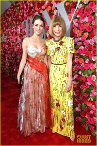 anna-wintour-tony-awards-2018-red-carpet-01.jpg