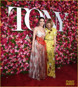 anna-wintour-tony-awards-2018-red-carpet-03.jpg