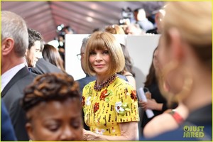 anna-wintour-tony-awards-2018-red-carpet-04.jpg