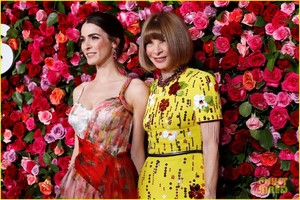 anna-wintour-tony-awards-2018-red-carpet-05.jpg