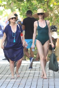 anne-vyalitsyna-as-anne-v-on-the-beach-in-miami-06-17-2018-4.jpg