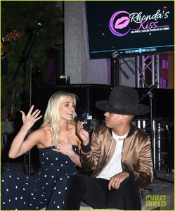 ashlee-simpson-evan-ross-rhondas-kiss-04.jpg